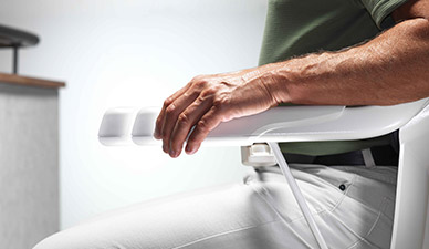 reposabrazos ajustables en Stannah Solus