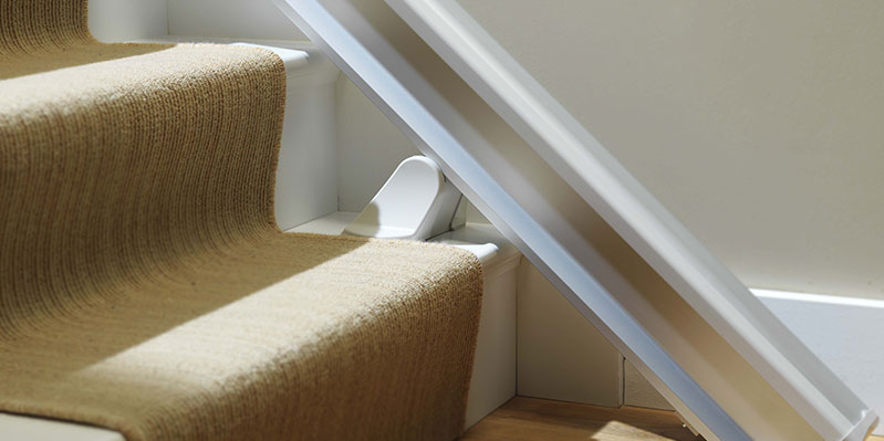 riel en las escaleras